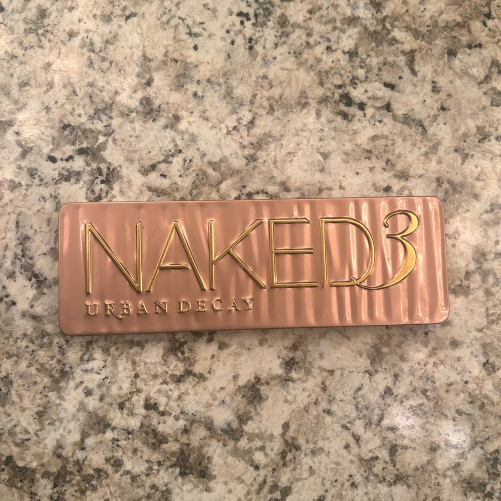 Naked 3 urban decay eyeshadow palette